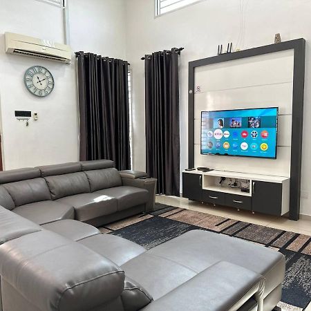 Bandar Melaka Family Bungalow Private Pool Bbq Wifi Netflix Εξωτερικό φωτογραφία
