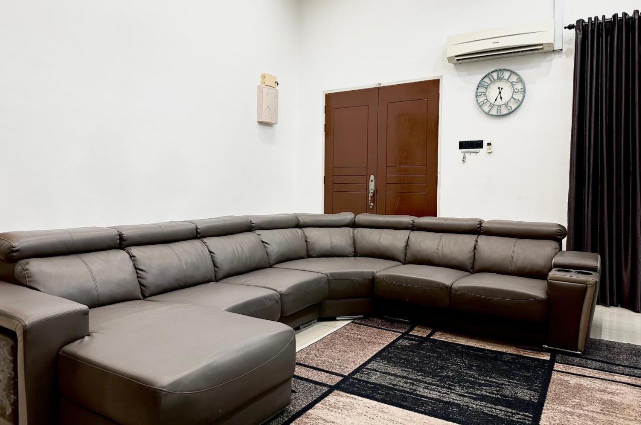 Bandar Melaka Family Bungalow Private Pool Bbq Wifi Netflix Εξωτερικό φωτογραφία
