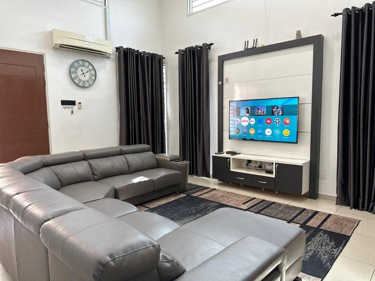 Bandar Melaka Family Bungalow Private Pool Bbq Wifi Netflix Εξωτερικό φωτογραφία