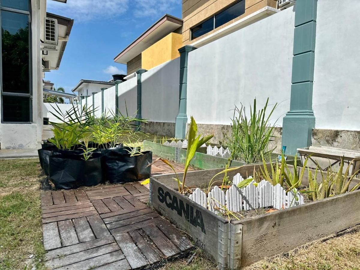 Bandar Melaka Family Bungalow Private Pool Bbq Wifi Netflix Εξωτερικό φωτογραφία