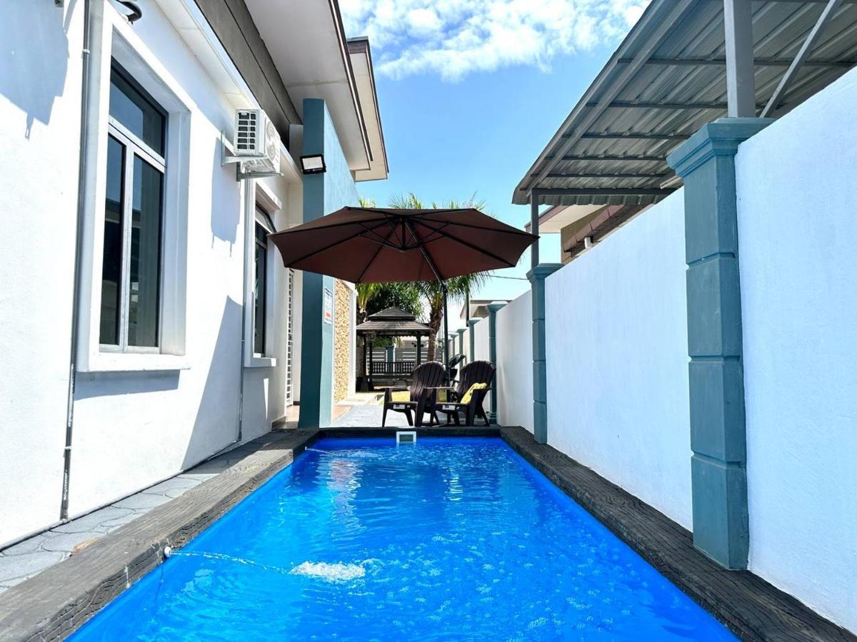 Bandar Melaka Family Bungalow Private Pool Bbq Wifi Netflix Εξωτερικό φωτογραφία