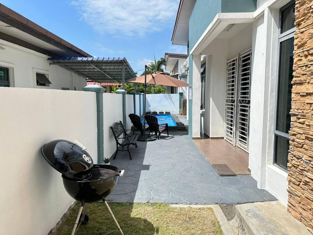 Bandar Melaka Family Bungalow Private Pool Bbq Wifi Netflix Εξωτερικό φωτογραφία