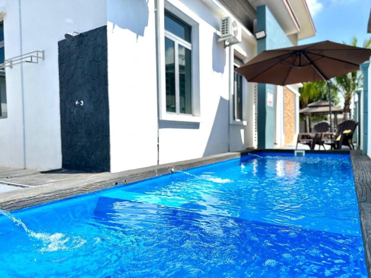 Bandar Melaka Family Bungalow Private Pool Bbq Wifi Netflix Εξωτερικό φωτογραφία